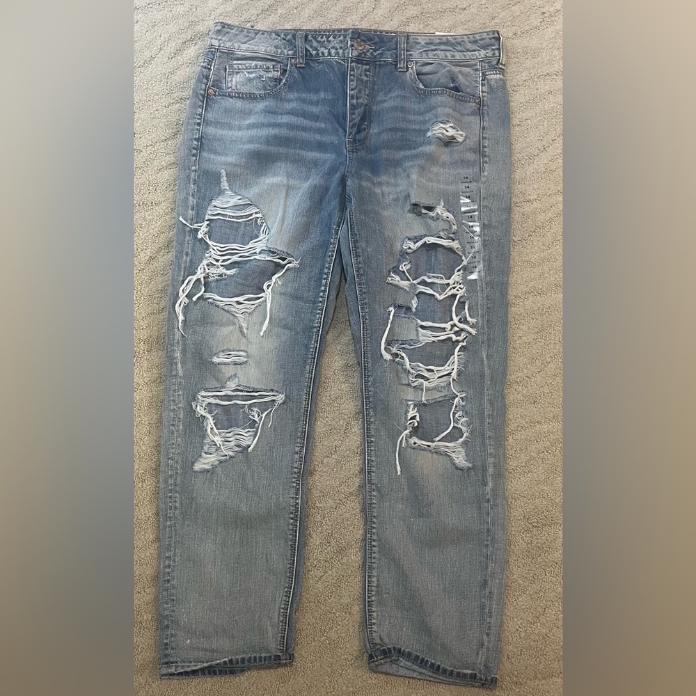 NEW WITH TAGS American Eagle Outfitters Tomgirl Classic Vintage Destroy Jeans